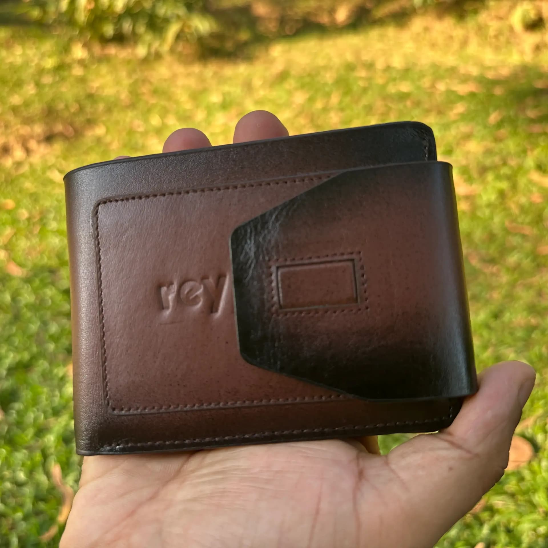 REY Classic Bi-Fold Genuine Leather Wallet for Men